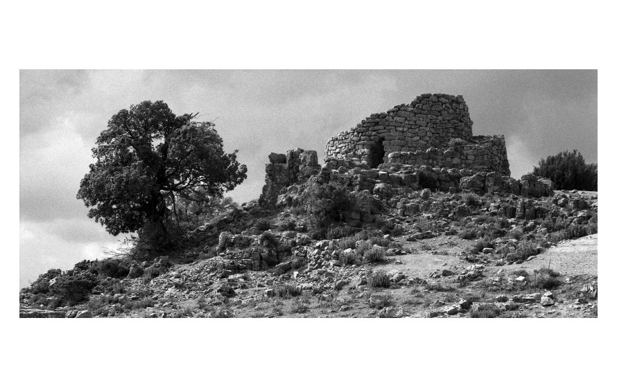 UN FOTOGRAFO IN VIAGGIO, GIANNI BERENGO GARDIN E LA SARDEGNA NURAGICA