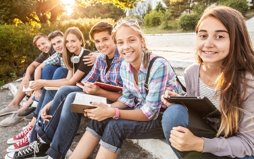 Con i Bambini, nuovo bando per “spazi aggregativi” dedicati ai minori