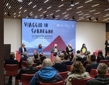 “Viaggio in Sardegna”, uno sguardo “esterno” tra fotografia e arti figurative