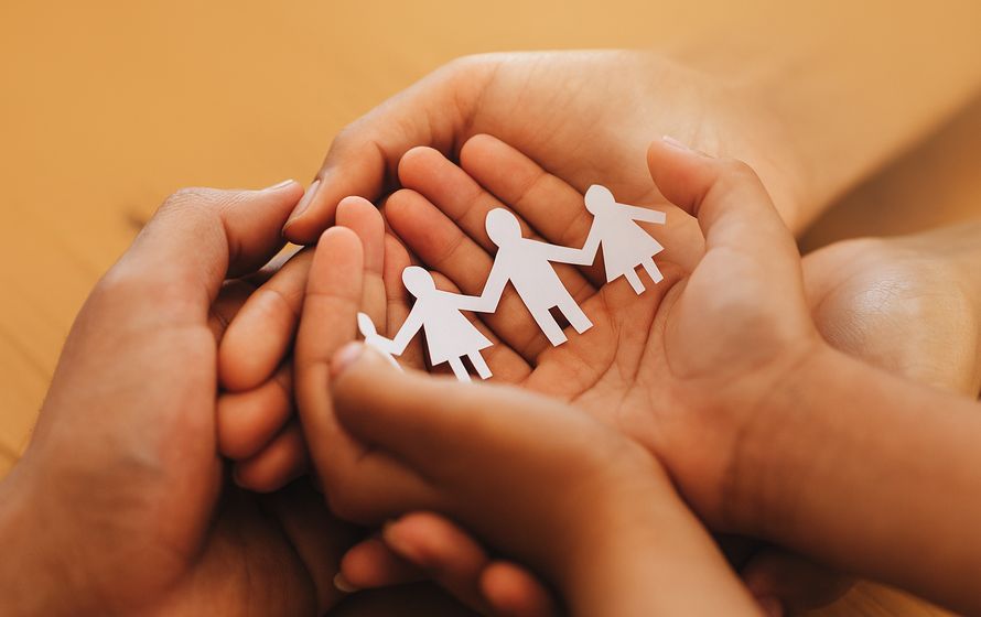 Con i Bambini, torna il bando “A braccia aperte” sostegno dei minori coinvolti in crimini domestici