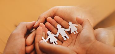 Con i Bambini, torna il bando “A braccia aperte” sostegno dei minori coinvolti in crimini domestici