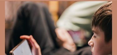 Con i Bambini, aperto il bando “Legami di libertà” per il contrasto delle dipendenze tra gli adolescenti