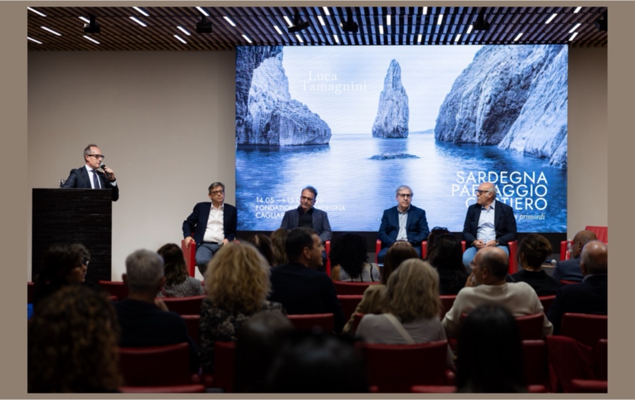 Inaugurata a Cagliari la mostra “Sardegna. Paesaggio Costiero – Mediterraneo dei primordi” di Luca Tamagnini
